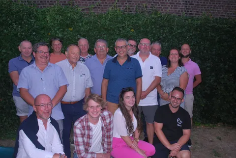Leden en bestuur op het 50-jarig jubileum van het IVVOB